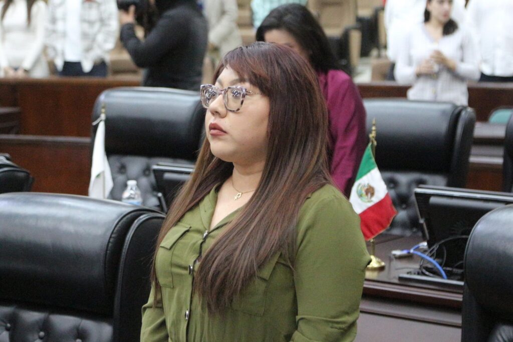 Hacia una Crianza Igualitaria: Diputada Delia Enríquez Impulsa Licencias para Padres Adoptivos